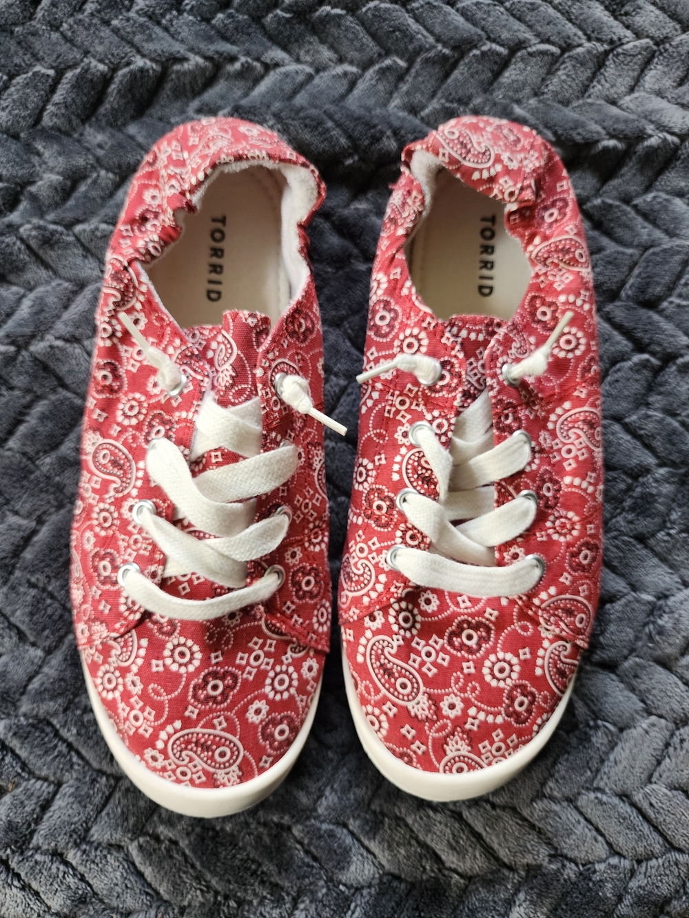 Torrid Womens' Red Bandana Print Slip-On Sneakers 10WW